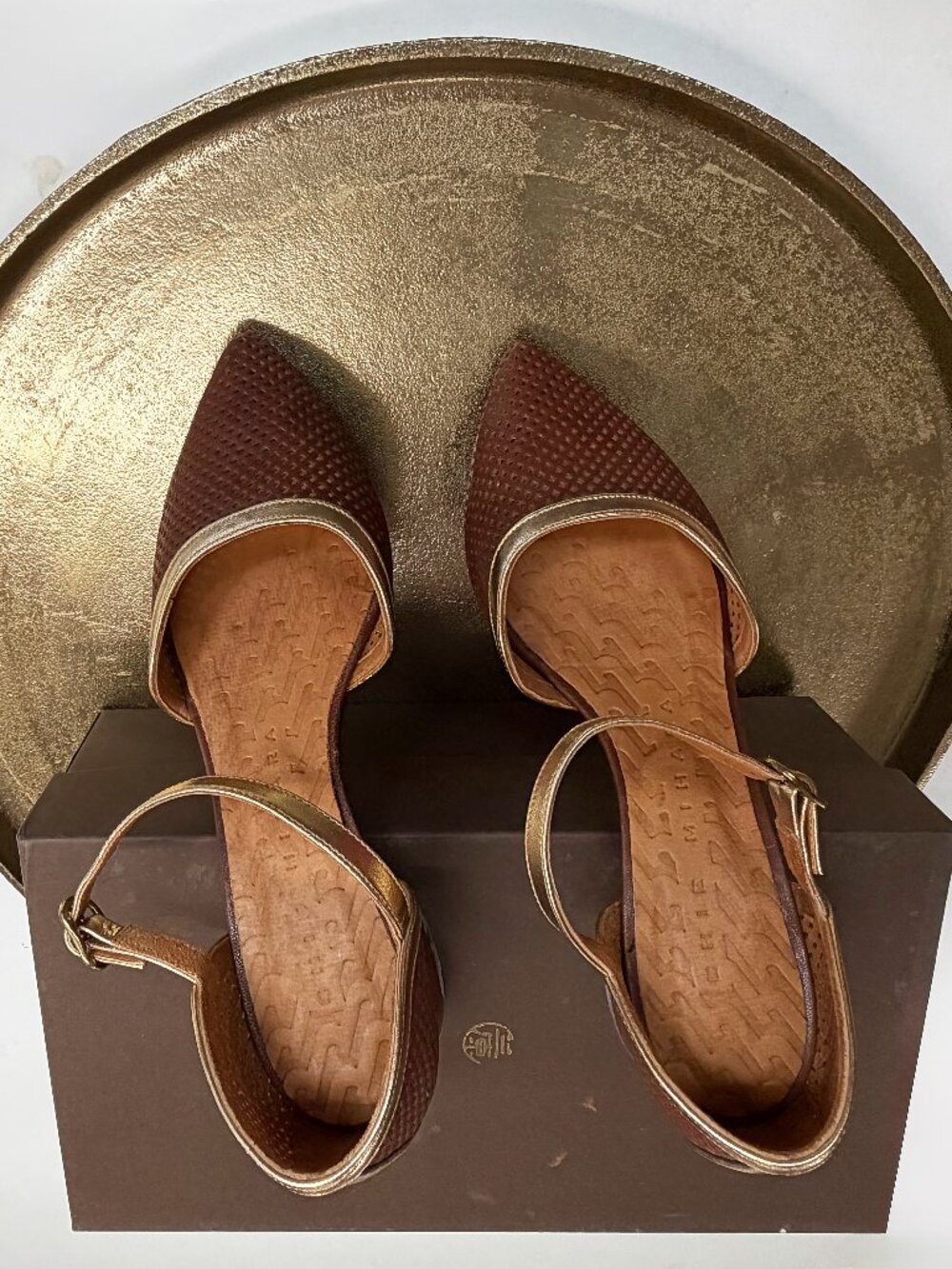 CHIE MIHARA BROWN SUEDE WITH GOLD ACCENTS 38